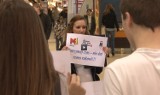 Będzin: Flash mob licealistów z Wyspiańskiego w M1 w Czeladzi