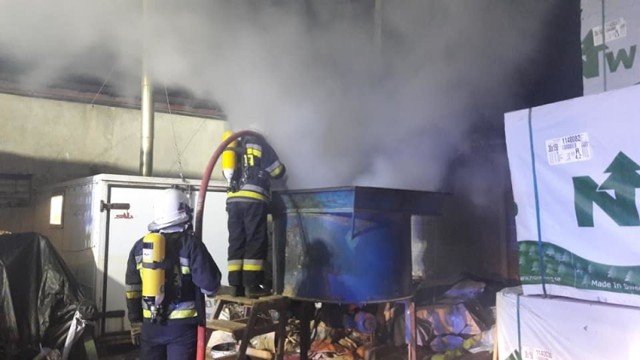 W nocy, przed godziną 22 wybuchł pożaru w silosie w raciniewskiej stolarni.