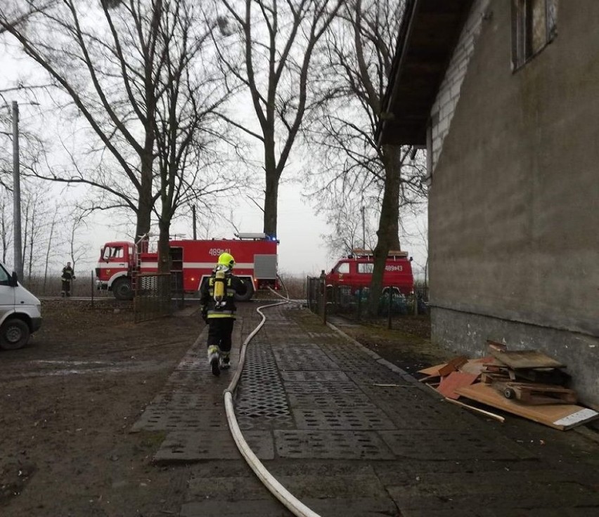 Lichnowy. Pożar składowiska opon i wielkie zadymienie nad okolicą [ZDJĘCIA]