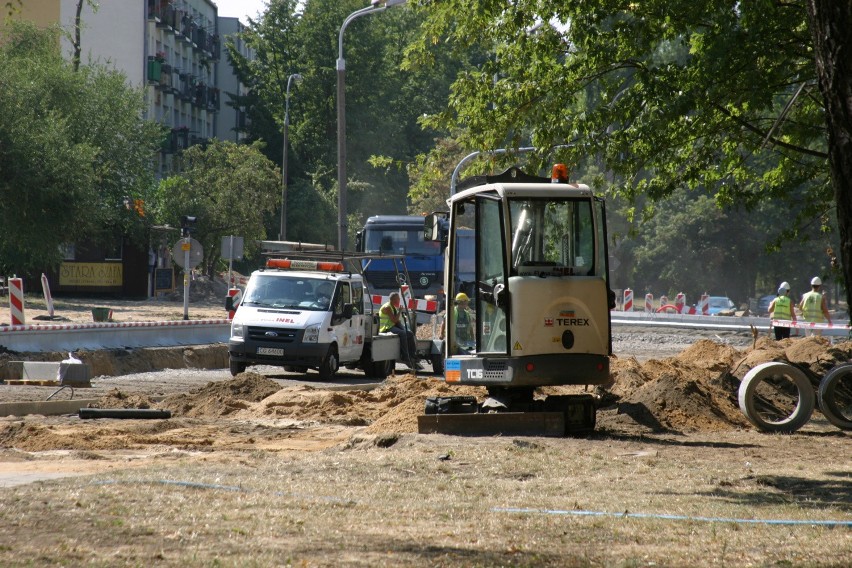 Budowa ronda u zbiegu Rojnej i Traktorowej