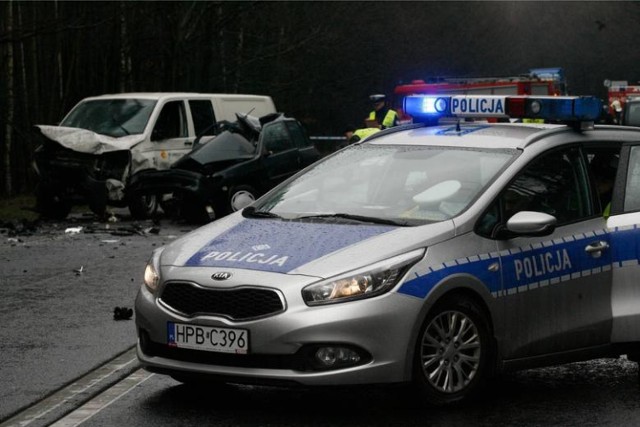 Wypadek na DK5 między Żmigrodem, a Prusicami. Dziewięć osób rannych
