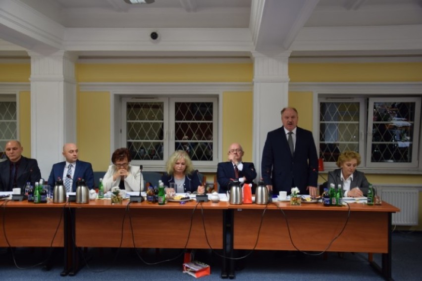 I Sesja Rady Powiatu Gdańskiego. Radni nowej kadencji złożyli ślubowanie, wybrali starostę i zarząd  [ZDJĘCIA]