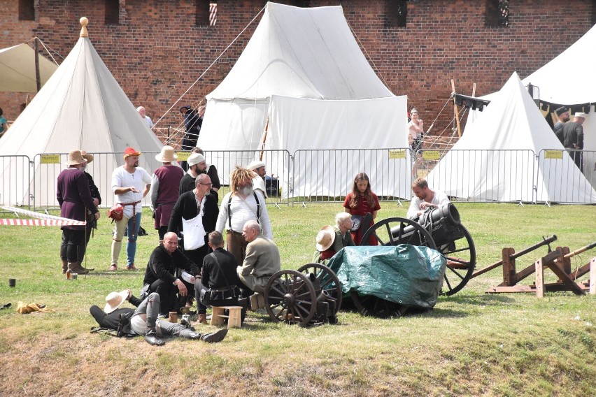 Oblężenie Malborka 2023 przeszło do historii. Tysiące turystów udało się w "podróż w czasie" do średniowiecza