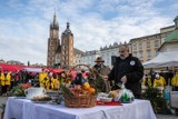 Wigilijny stół jak co roku stanął na Rynku Głównym w Krakowie. "Tutaj nie ma lepszych i gorszych"