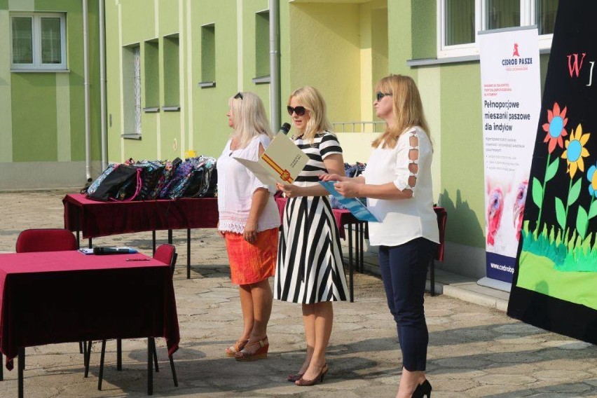 Uczniowie i nauczyciele Specjalnego Ośrodka Szkolno-Wychowawczego w Sokółce zainaugurowali rok szkolny (zdjęcia) 
