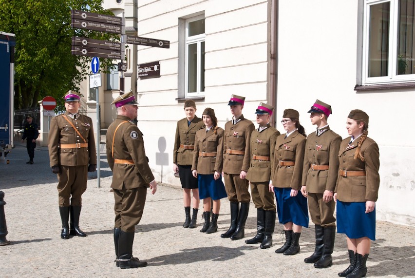 Dzień Flagi w Płocku. Wojsko przemaszerowało przez miasto