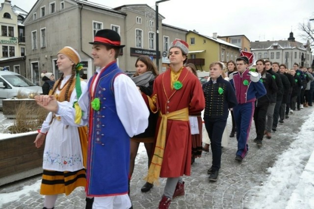 4 stycznia uczniowie klas maturalnych zatańczą poloneza na Rynku w Kartuzach.