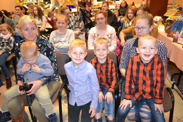 Wręczono dziś nagrody w Powiatowym Konkursie na Najładniejszą Szopkę Bożonarodzeniową, organizowanym od wielu lat przez GOK Somonino. Tradycyjnie, nie było przegranych, każdy otrzymał słodycze, bądź gadżet swiąteczny.