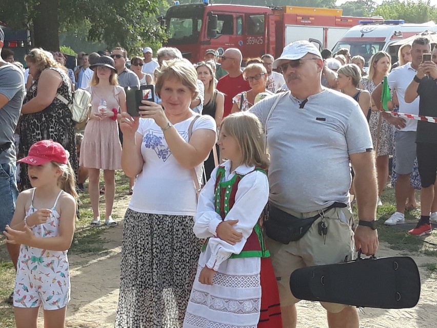 Nowogród. "Niedziela św. Rocha" w Skansenie Kurpiowskim przyciągnęła tłumy. Zobacz, jak mieszkańcy obchodzili święto patrona [ZDJĘCIA] 