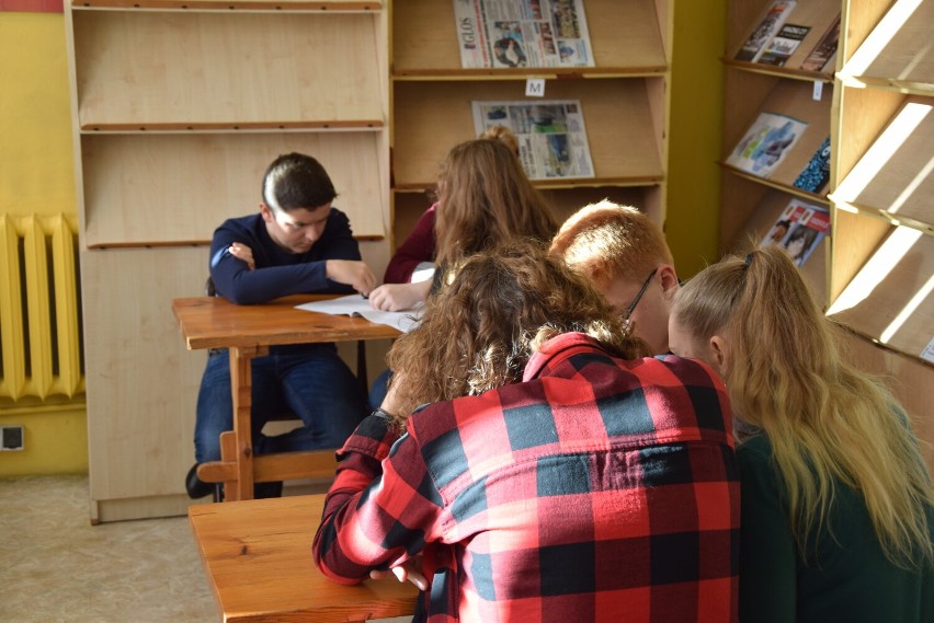 Próbowali odkryć sekret pilota Pirxa, czyli "pokój zagadek" w Miejskiej Bibliotece Publicznej w Skierniewicach