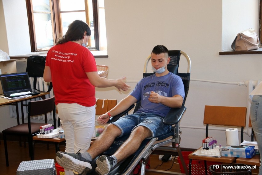 Honorowa akcja krwiodawstwa w Staszowie. Oddano ponad 11 litrów krwi (ZDJĘCIA)