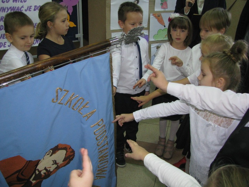 Pasowanie na ucznia w SP10 w Inowrocławiu [zdjęcia]