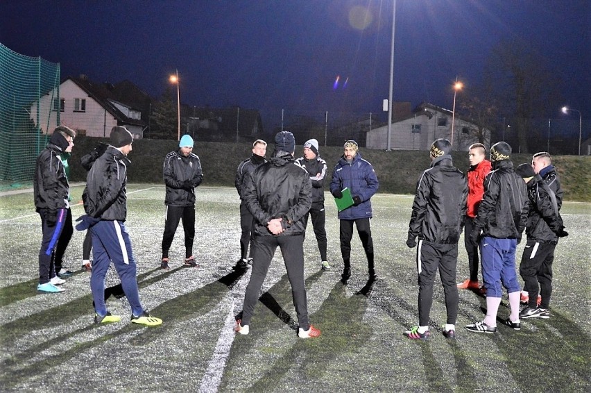 Piłkarze Promienia Żary planują awansować do czwartej ligi.