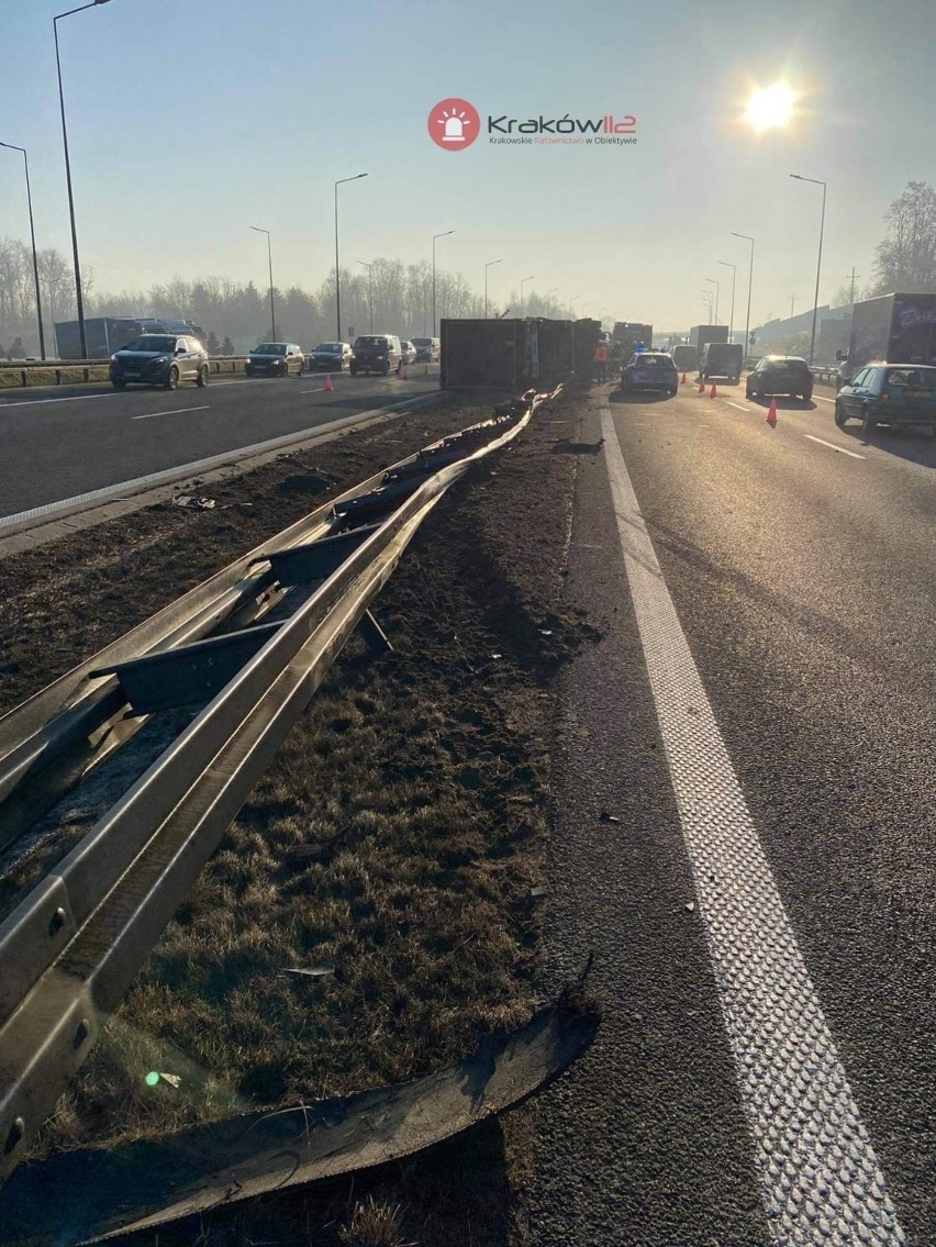 Wypadek na A4 pod Krakowem. Zdjęcia dzięki uprzejmości...