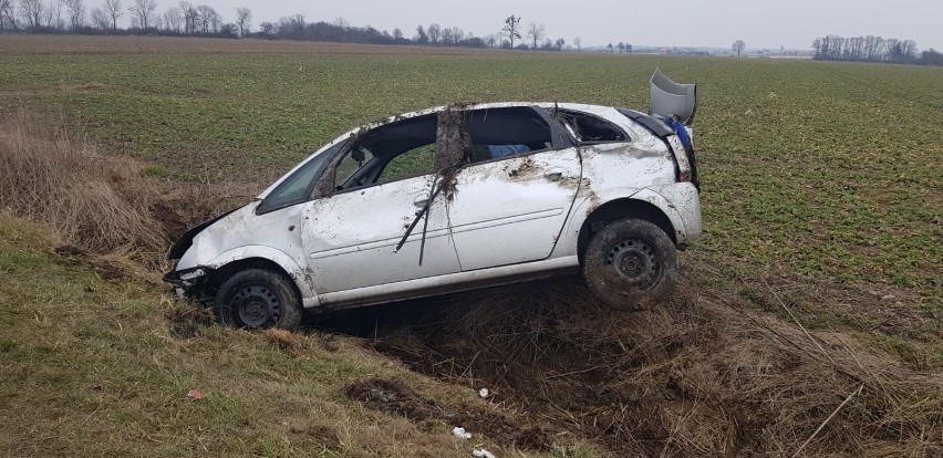 W środę, 24 marca 2021 r., doszło do groźnego zdarzenia drogowego w miejscowości Fabianów w gminie Dobrzyca