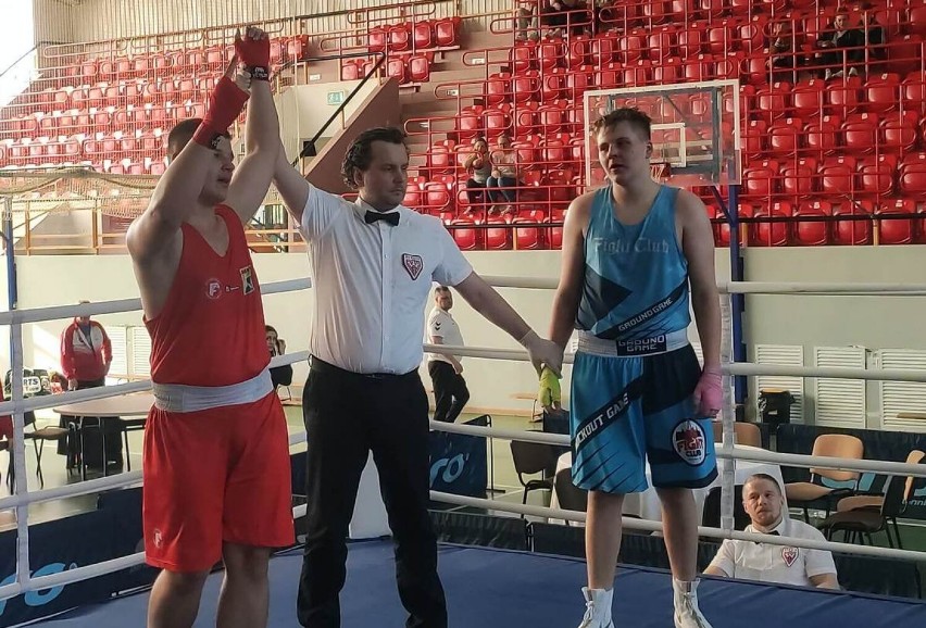 Natan Rogala ze Sportów Walki Rawicz zdobył złoty medal na Ogólnopolskiej Olimpiadzie Młodzieży w Łomży (2022) [ZDJĘCIA, FILM]