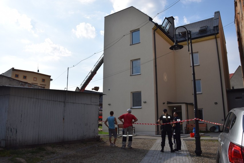 Pożar budynku z mieszkaniami chronionymi w Głuchołazach. Na szczęście dach szybko ugaszono