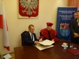 Podpisanie umowy  pomiędzy Powiatem Krotoszyńskim, a Wyższą Szkołą Bezpieczeństwa w Poznaniu