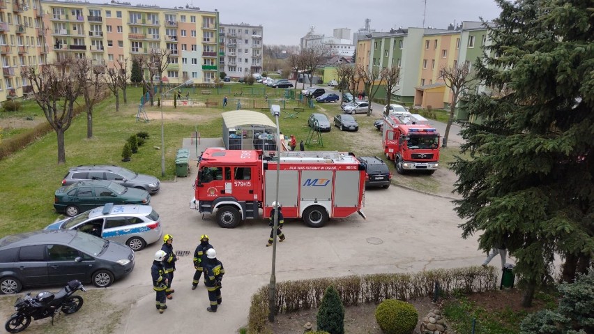 Wybuch gazu w mieszkaniu przy ul. Warszawskiej w Szadku ZDJĘCIA              