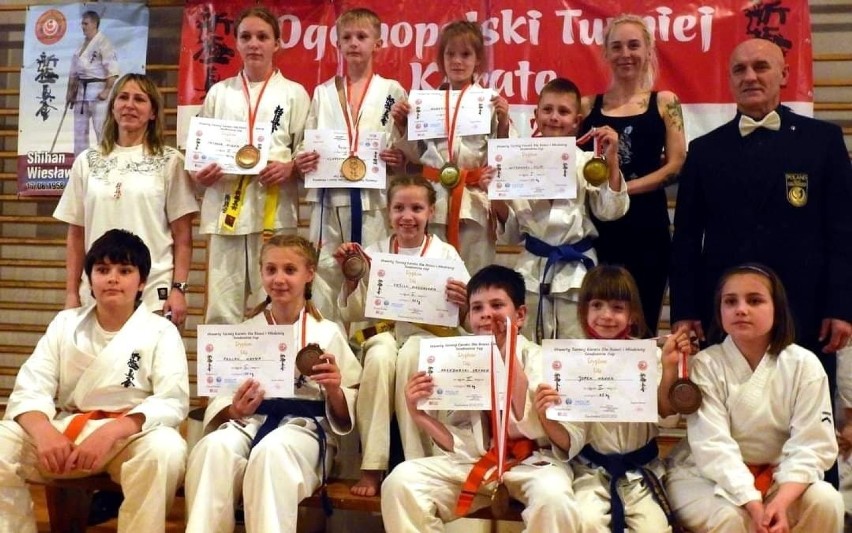 Sosnowiecki Klub Karate odniósł kolejne zwycięstwa. Zawodnicy zdobyli kolejne medale. Tym razem walczyli w Sandomierzu