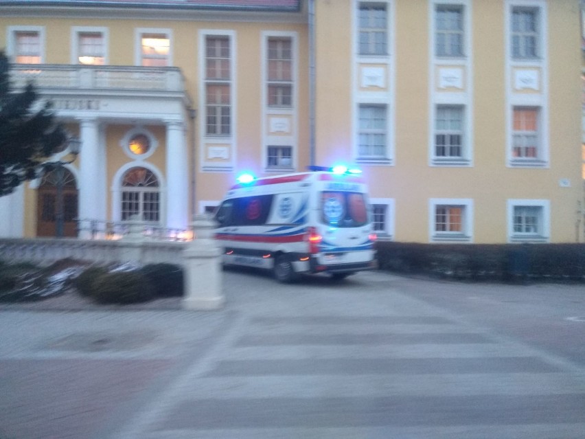 80-letnia piesza potrącona na przejściu na ul. Warszawskiej. Trafiła do szpitala, policjanci kolejny raz apelują o ostrożność [ZDJĘCIA]