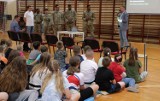 Grudziądz. Tak wyglądało spotkanie żołnierzy USA z uczniami Szkoły Podstawowej nr 7 w Grudziądzu. Zobacz zdjęcia 