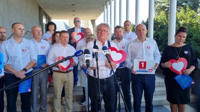 Dzisiaj w Rybniku poznaliśmy kandydatów do parlamentu z Koalicji Obywatelskiej. Jak wiadomo liderem listy do sejmu w okręgu wyborczym nr 30 (obejmuje obszar miast na prawach powiatu Jastrzębia-Zdroju, Rybnika i Żor oraz powiatów mikołowskiego, raciborskiego, rybnickiego i wodzisławskiego), jest poseł Krzysztof Gadowski, który z ramienia Platformy Obywatelskiej jest posłem od 2005 roku.