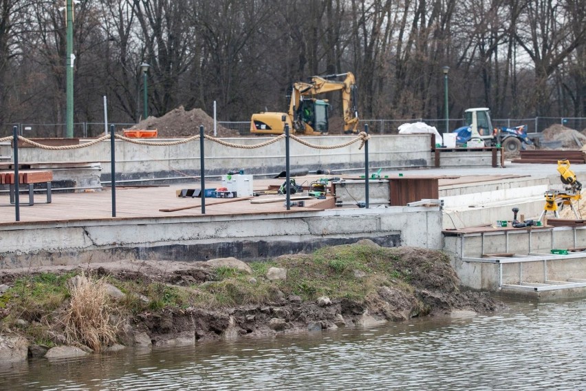 Budowa plaży nad Zalewem Nowohuckim