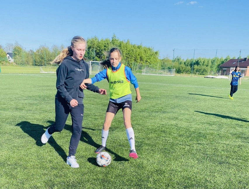 Radomsko. W Radomszczańskiej Akademii Piłkarskiej ruszyły treningi piłki nożnej dla dziewcząt