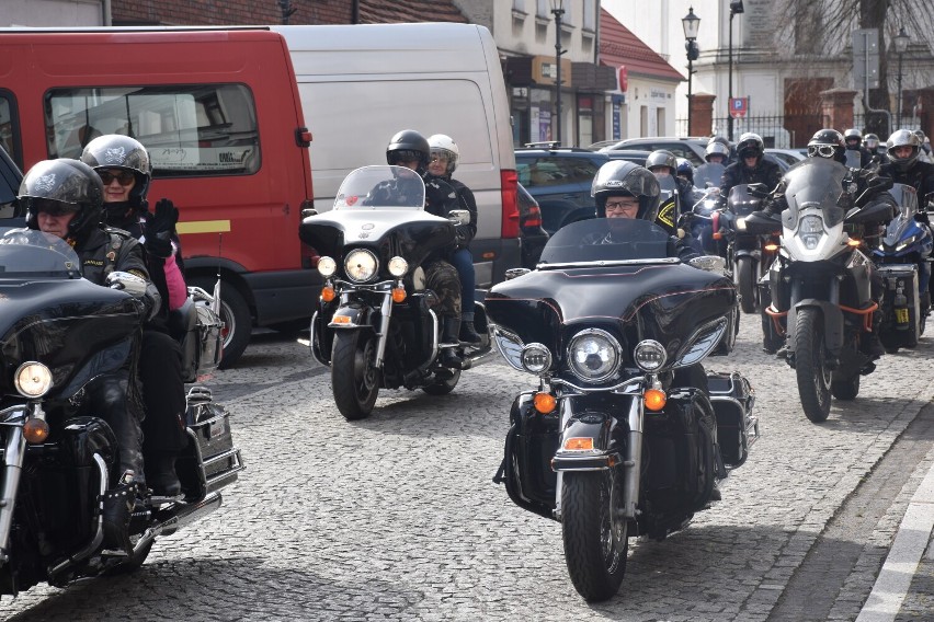 Motocykliści z Wolsztyna powitali wiosnę symbolicznym utopieniem Marzanny