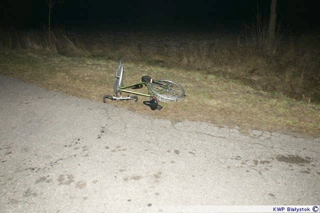 Podczas wypadku został potrącony 60-letni rowerzysta [zdjęcia]