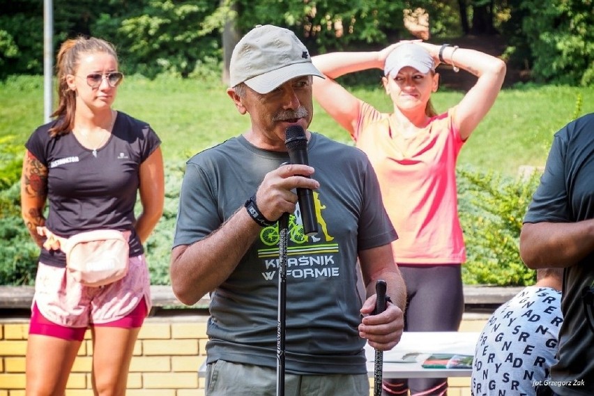 Poszli z kijkami do lasu. Za nami I Kraśnicki Rajd Nordic Walking. Zobacz zdjęcia