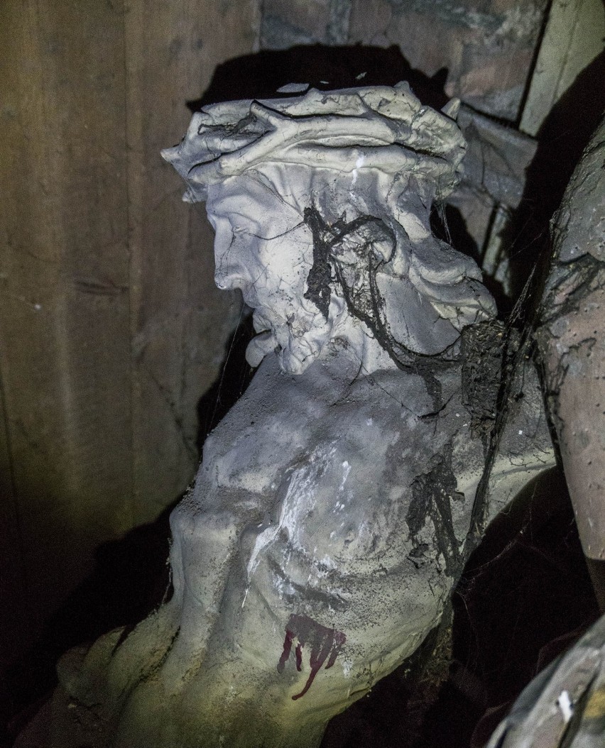 Barokowe rzeźby z kościoła w Jesionowie odnalezione [ZDJĘCIA, WIDEO] 