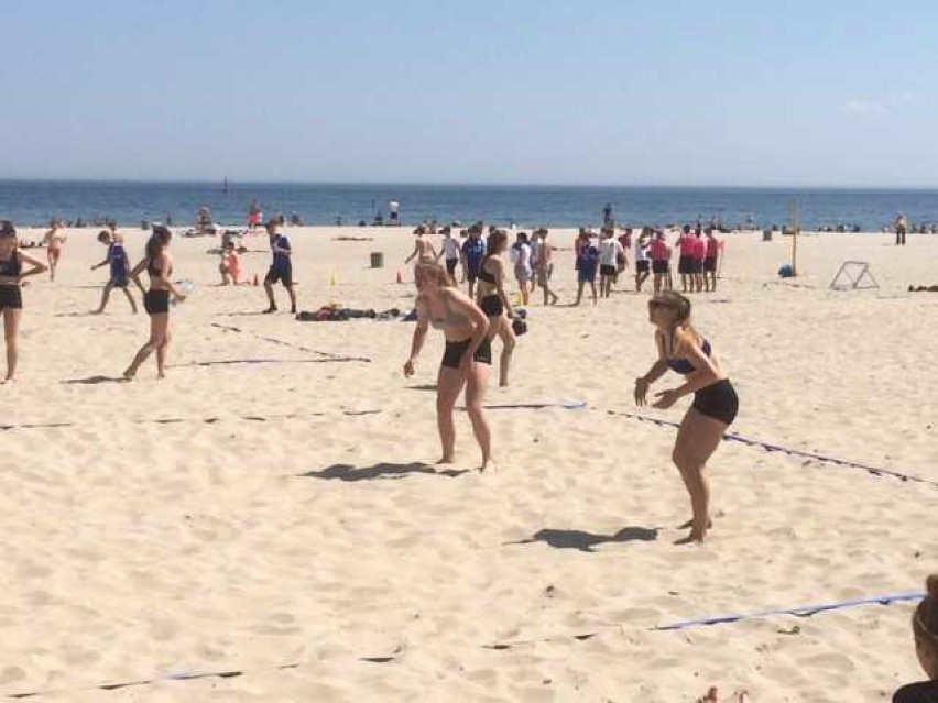 Siatkówka plażowa. Drużyna II LO w Malborku w najlepszej szóstce w województwie pomorskim