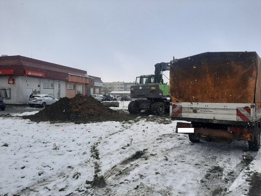 Budowa parkingu u zbiegu ulic Wojska Polskiego i Szarych...