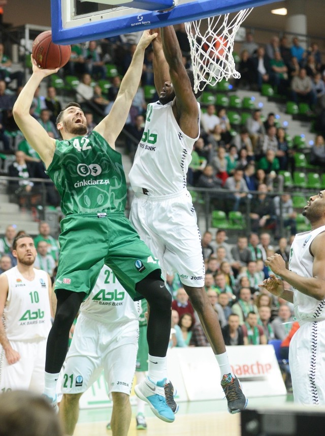 Mecze z UNICS-em zazwyczaj były zacięte. Fragment spotkania z 2016 w hali CRS, które przegraliśmy 68:72., W akcji Nemanja Djurisić.