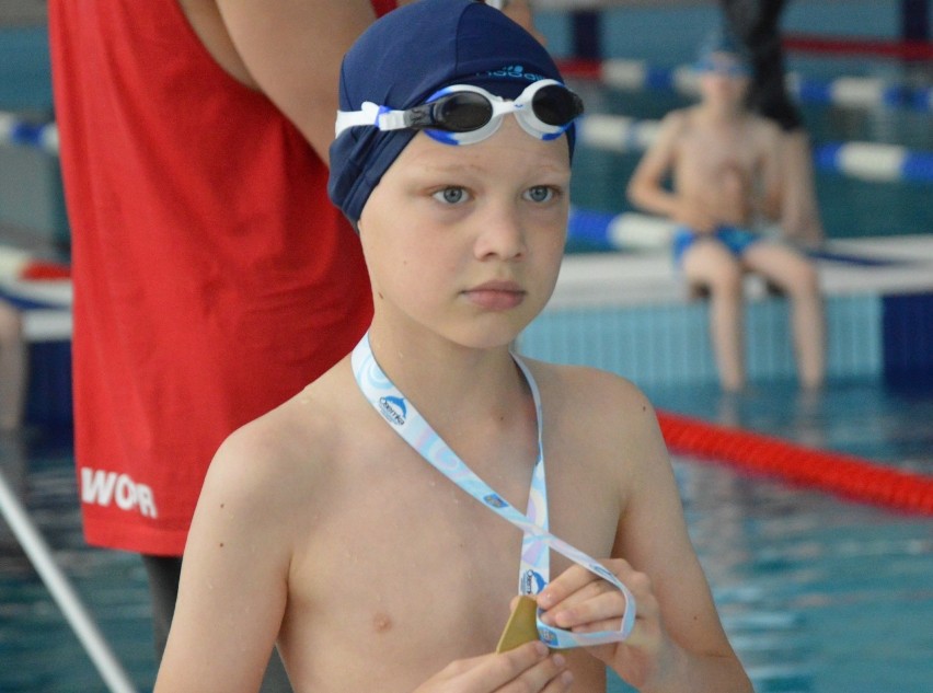 "Już pływam", czyli finał rocznego nauczania pływania w szkołach podstawowych w Oświęcimiu