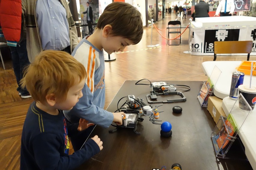 Walki robotów, czyli Sumo Challenge 2015 w Manufakturze