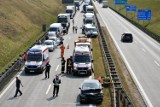 Koniec z utrudnianiem akcji ratunkowych na autostradach. "Korytarz życia" będzie obowiązkowy [ZDJĘCIA] 