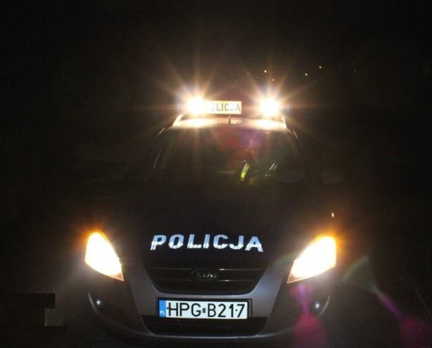 Wieluń. Policjanci znaleźli narkotyki w audi. 18 i 21-latek z zarzutami