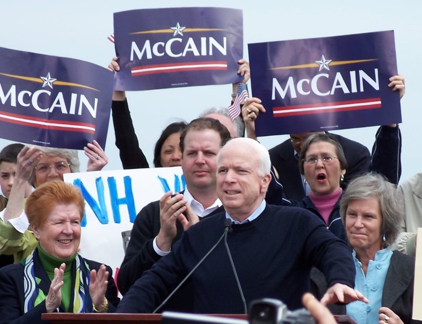 http://upload.wikimedia.org/wikipedia/commons/0/05/McCain25...