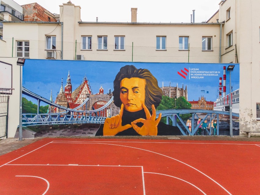 Wrocław. Nowy mural na Nadodrzu. W roli głównej Adam Mickiewicz (ZDJĘCIA) 