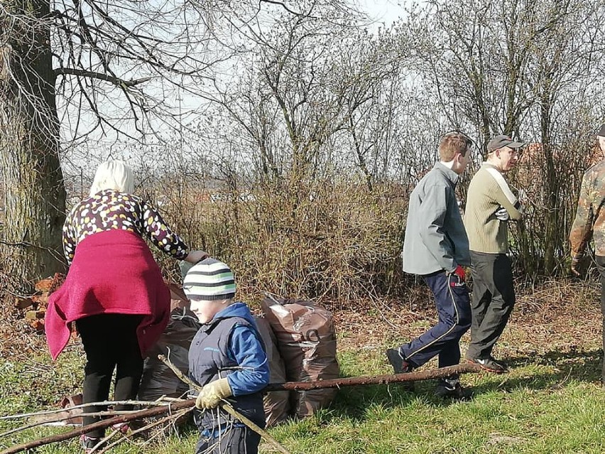 Mieszkańcy Jedlca wspólnie wzięli się za wiosenne porządki