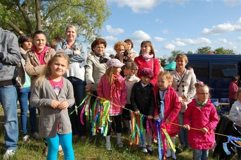 Kartuzy. Niebo się rozjaśniło, więc na Kaszubską Majówkę przy Szkole Podstawowej nr 2 przybyły tłumy