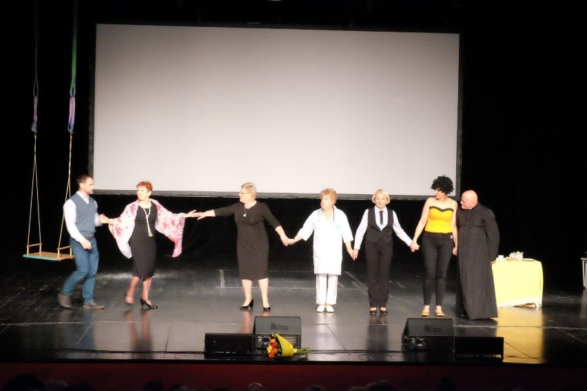 Teatr, muzyka, taniec i śpiew! Kulturalne obchody Dnia Seniora na Uniwersytecie Trzeciego Wieku w Stargardzie [ZDJĘCIA]