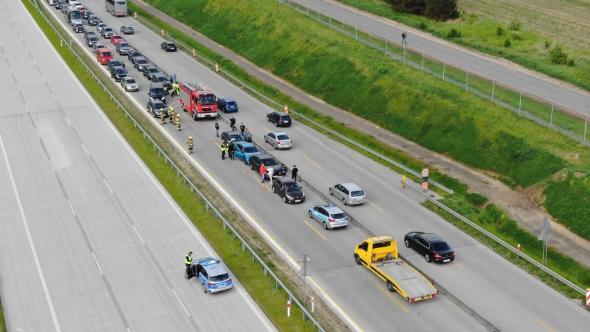 Wypadek na A1 koło Kamieńska. Zderzyło się osiem samochodów. AKTUALIZACJA