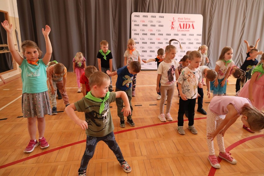 Taneczne harce dzieci z Misia