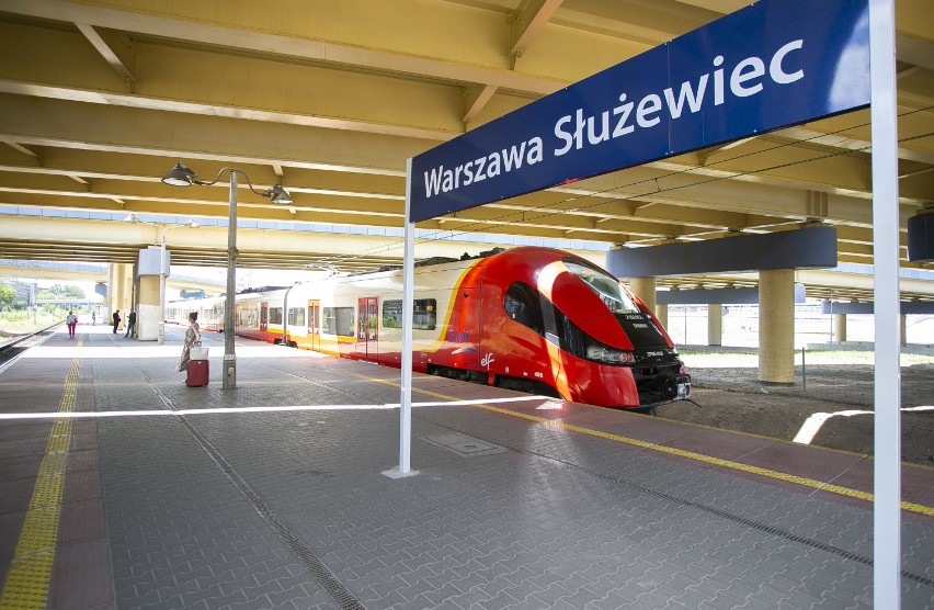 Koniec z zeskakiwaniem z peronów stacji Warszawa Służewiec. Na przystanek kolejowy będzie prowadzić przejście dla pieszych