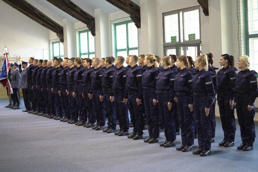 36 nowych funkcjonariuszy zasiliło szeregi policji w regionie. ZDJĘCIA