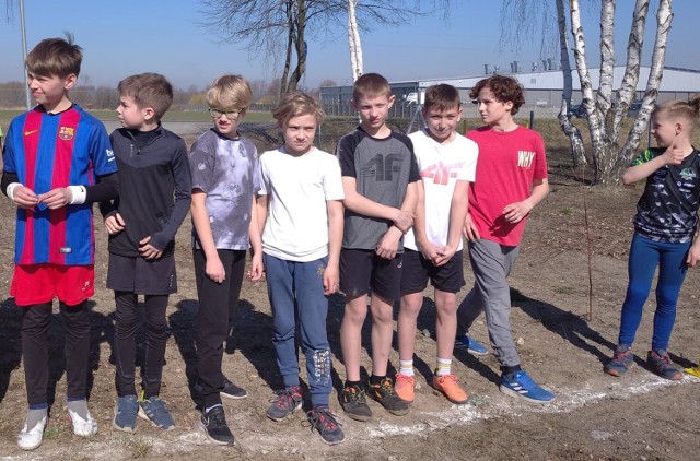 Uczniowie z Moch wzięli udział w Mistrzostwach Powiatu Wolsztyńskiego w Biegach Przełajowych